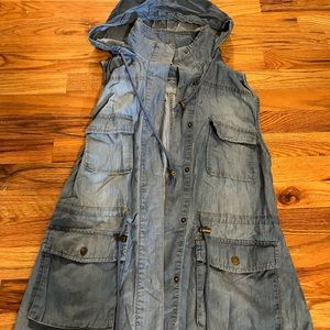 Jean look vest with hood